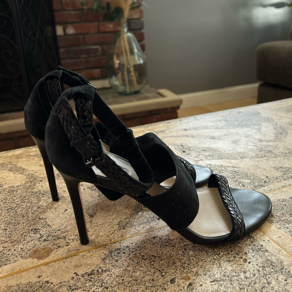 Charles David // Heels // Black